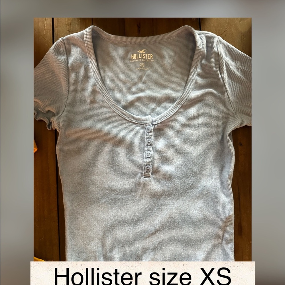 Hollister top